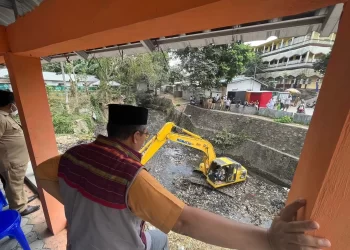 Gubernur NTB Bang Zul Gercep Bantu Tangani Sampah Di Kali Pitung Bangsit