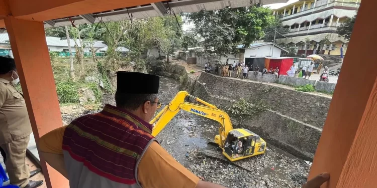 Gubernur NTB Bang Zul Gercep Bantu Tangani Sampah Di Kali Pitung Bangsit