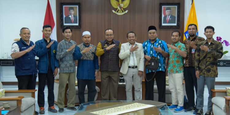 Pj Gubernur NTB Apresiasi Anugerah Guru dan Alumni Inspiratif IKA SMANSABAYA AWARDS 2023