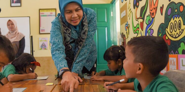 PJ Ketua TP PKK NTB Ajak LKSA untuk Mandiri