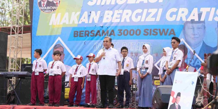 Muzani Tinjau Simulasi 3 Ribu Siswa Makan Bergizi Gratis di Batang, Jawa Tengah