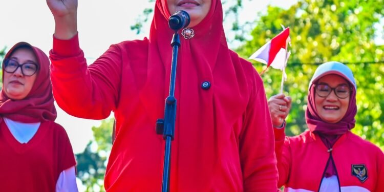 Semarak HUT ke-81 RI, NTB Bagikan Bendera Merah Putih untuk Perkuat Nasionalisme